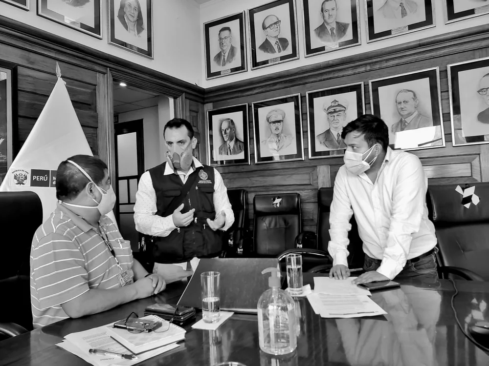 El Dr. López Loaiza en un despacho institucional del Ministerio Público